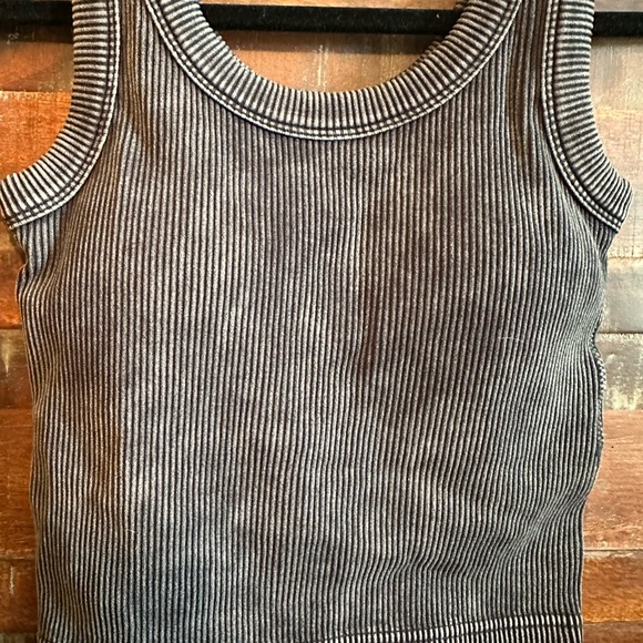 Zenana Women's Ribbed Crop Tank - Picture 2 of 3